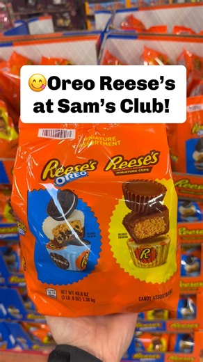 A dream come true 😍 Reese’s just dropped Oreo Peanut Butter Cups and they’re only here for a limited time! This big bag comes with the new Oreo cups and the OG Reese’s minis. It’s $19.98! #samsclub #oreo #reeses | Sam’s Club Lovers