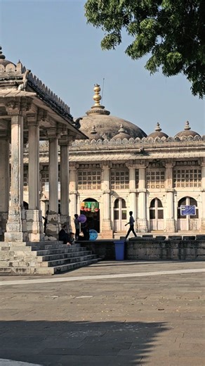ʜᴀғɪᴢ ᴀᴀᴍɪʀ ǫᴀᴅʀɪ on Instagram: "Allah Walon Ki Bargah Me Sukoon Milta Hai | Sarkhez Roza Ahmedabad | Hazrat Syed Shaikh Ahmad Ganj Bakhsh Khattu Maghribi Rahmatullahi Aleh #hafizaamirqadri #Ahmedabad #sarkhejroza"