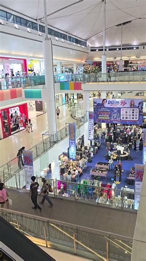 Walking around the mall on a workday is comfortable