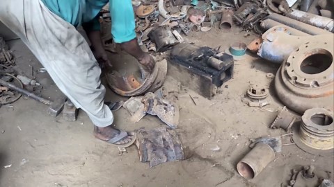 Detailed Work of Shaping Engine Block Cylinder Liners by Hand