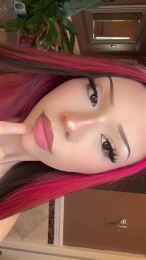 babydoll🧁 (@babydollunboxes)’s videos with original sound - 𝘞𝘪𝘭𝘭𝘺𝘺˙⋆✮