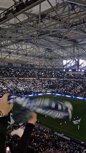 Unser geliebtes Steigerlied beim letzten Heimspiel! Ich habe wieder Gänsehaut! Ihr auch? ⚒️💙 | Königsblaue Helden