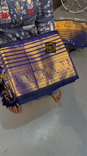 Pari Collections on Instagram: "*L.C Brand* *Pure Mangalgiri Pattu* 🩸Pure Mangalgiri Pattu Saree...checks....all over Kanchi Border... 🩸Rich Pallu.. & Blouse... As shown in video 🩸Premium Quality... *Price: 4599+Ship...* *Keep Shopping* *Happy Selling* *Ready to dispatch* *Multiples Available*"