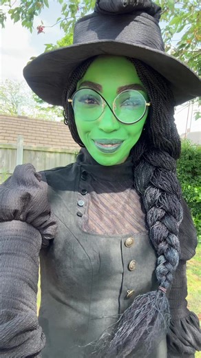 We had to do this trend 🩷💚 #rockthatbody #wickedcosplay #cosplaygirl #partyprincess