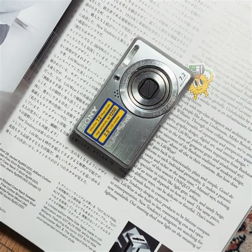 Analog, digicam & hobbies #35mm #62digiclub on Instagram: "🩶SOLDOUCH BABY🩶 #sold #soldouch #soldouchbaby Fullset without box Price only : 💸💸💸 (free shipping) ••• SONY CYBERSHOT DSC - S750 #sonycybershotdscs750 ••• Cosmetic 7.5/10 Lensa clean Zoom in/out ok Flash nyala Tombol2 ok (respon) LCD clean (slightly scratched) Hasil ok (foto + video) tested Filter scene available 7.2 Megapixels ••• Comes with : • unit kamera • hand strap • baterai original Bonuses: • stiker • memori 512 mb / 1 GB • 