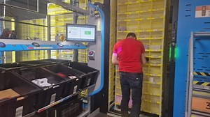 Avec la robotisation du site Amazon à Boves, le rôle de nombreux salariés évolue