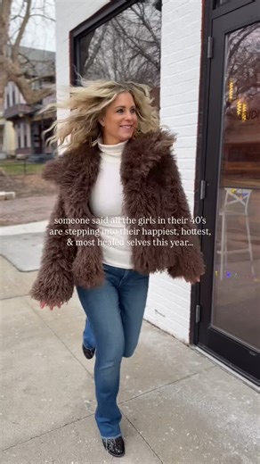 Serendipity Spa, Mel Poley on Instagram: "That someone might have been me😉 I can confidently say I have never felt happier, healthier, or hotter than I do right now. And I’m 48. There’s such a stigma around aging and it’s unbelievably false. Life doesn’t shrink as you get older, it gets sweeter if you let it. If my 40’s have taught me anything, it’s that the older you get, the hotter you get because you’ve already lived a lifetime of settling, people pleasing, and sweeping things under the rug.