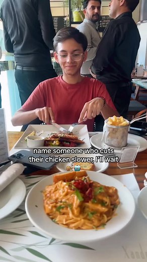 Table manners masterclass, sign up now 😙