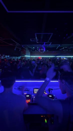 Reacción al Himno en Azulantro