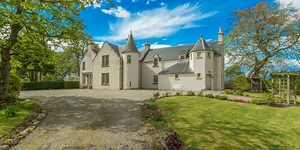 This fairy tale country house sits in a beautifully remote Highlands location