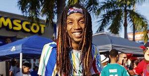 A Look Inside Calle Ocho, the US' Biggest Celebration of the Latinx Community