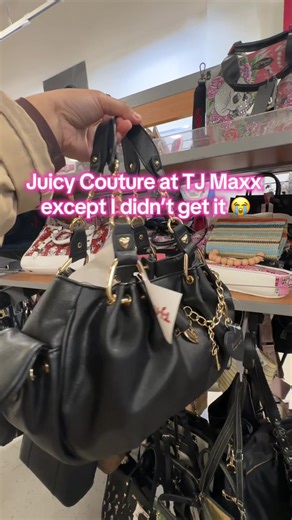 I rarely wear black purses and this didn’t fit on my shoulder 😭😭 and I am not an elbow purse girly sadly #pearlridge #tjmaxx #juicycouture #shopping #bag