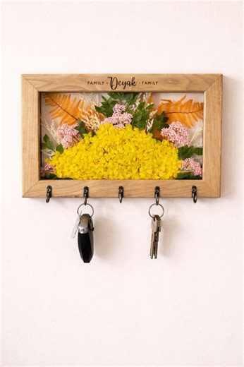 Personalized Wooden Key Holder With Real Preserved Flowers, Family Name Engraved, Wall Mounted Key Rack, Entryway Decor, Housewarming Gift - Etsy