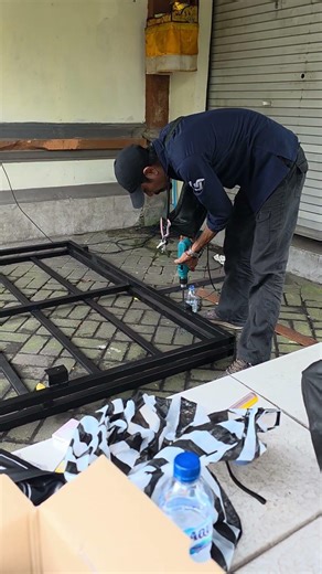 Install a 3x2 meter indoor videotron frame