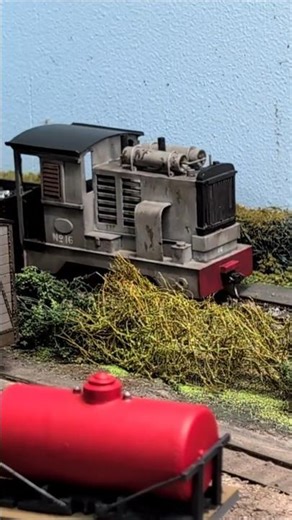 🚆Little Diesel Brings in a Goods Train #modeltrains #railway #shorts