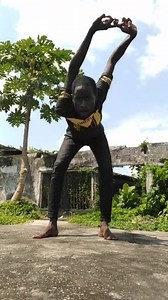 Guy Shows Off Flexibility Via Contortion Tricks