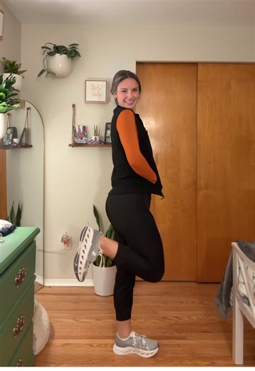 We’re transitioning into the Fall outfits for work!!! 🍁🍂🎃 @Med Couture #nursetok #nursesoftiktok #scruboutfit #scrubinspo #scrublife