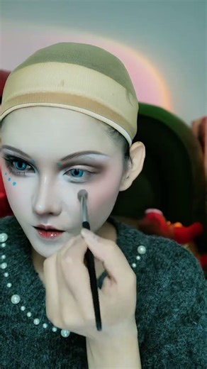 Transform Your Eyes with Doria's Makeup Tutorial