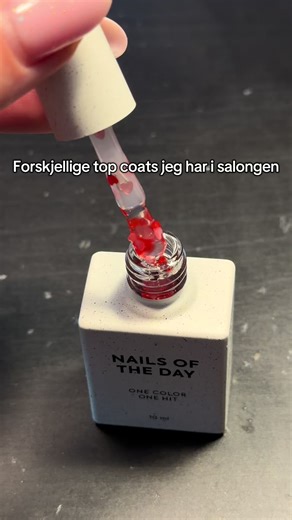 Ønsker du å piffe opp neglene litt? ✨ Samme farge, bare med forskjellig top coat – hjerter, holografisk cat eye eller reflekterende glitter 💅 Små detaljer, stor forskjell 🤍 @Gelnails by Julia•NAILEDUCATOR #skjønnhetssalong #neglesalonglarvik #gelnailsno