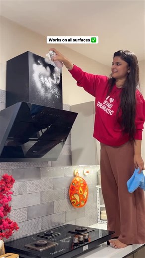 🌸सोनाली 🌸 on Instagram: "Comment “CLEAN” for the link 👇✨ Cooking done… but oil splashes and food stains everywhere? 😩 This is exactly how my kitchen looks after every meal. I recently tried this foam-based kitchen cleaner and honestly, I loved it so much that I sprayed it everywhere — chimney, gas stove, tiles… literally everything! The foam sticks really well to oil & food stains, and the before–after difference is clearly visible ✨ One wipe and the surfaces look clean and fresh again. What