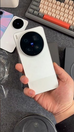A simple unboxing and hands-on experience with the all-new, top-of-the-line Vivo X300 Ultra.