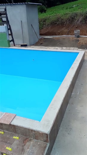 construcción de piscinas en concreto y revestidas en fibra de vidrio
