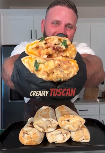 High Protein Tuscan Burritos! Only 512 Calories!🍗🧀🌯 Made By: @Tasty Shreds For All The Best & Simple High Protein Recipes In One Place Follow: @legends_cooking Follow My Main Account: @Mykhaylo Macros: 512 Calories 60g Protein 47.5g Carbs 19g Fat Ingredients: Make 6 Burritos Protein Base: 32 oz raw chicken breast (cooked & chopped) – 1,089 cal 6 slices center cut no sugar bacon (Hempler’s) – 210 cal Creamy Tuscan Filling: 250g fat free cottage cheese – 177 cal 70g 1/3 reduced fat cream cheese