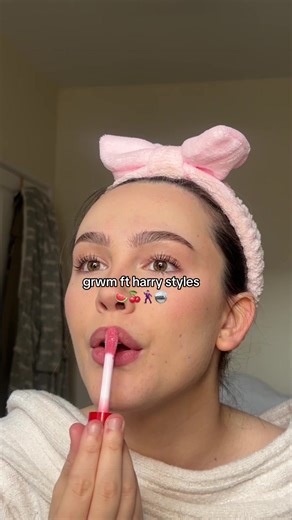 short get ready with me - one harry song came on and i needed to listen to his old stuff again heheh all makeup brands used below——— @MaybellineUK @L'Oréal Paris UK @rimmellondon @Laura Mercier @MCoBeauty @SHEGLAM @NYX Professional Makeup #getreadywithme #everydaymakeup #unimakeup #grwmplaylist #makeuptok