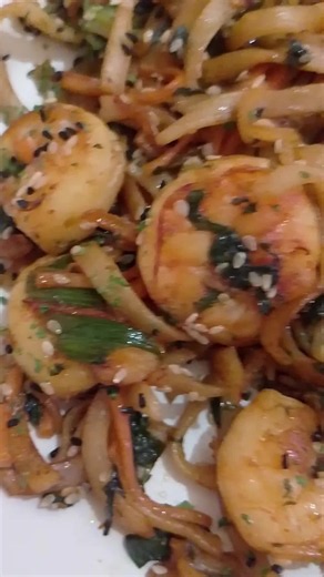 Homemade rice noodles with prawns/shrimps #fyp #ricenoodles #viralvideos #recipes #FoodTok