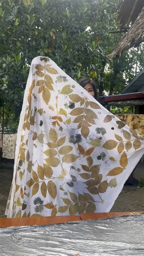 🌿 Eco Printing Workshop @ Pyin Oo Lwin 🌿 အနုပညာနဲ့ သဘာဝတရားတို့ ပေါင်းစည်းတဲ့ အတွေ့အကြုံတစ်ခု! အေးချမ်းသစ်လွင်တဲ့ ပြင်ဦးလွင်မြို့လေးထဲမှာ လွမ်းနေတဲ့ရနံ့တွေ၊ သစ်ရွက်လှလှလေးတွေနဲ့ သဘာဝအဆင်လှလှတွေကို အနုပညာအဖြစ်ဖန်တီးမယ့် Eco Printing Workshop အတွက် ဂျူလီယာတို့တော့ စိတ်လှုပ်ရှားလှပါပြီရှင့် 💚 တွေ့ကြစို့နော် 😇 🗓 Workshop date - 13,14/09/2025 📍 Location - ရပ်ကွက်ကြီး (၂၀)၊ နောင်ခမ်းကြီး၊ ပြင်ဦးလွင် ⏰ Time - မနက် ၁၀:၀၀ ကနေ ညနေ ၄:၀၀ #Anu #botanicalprinting #workshop #naturalprint #pyinoolwin | An