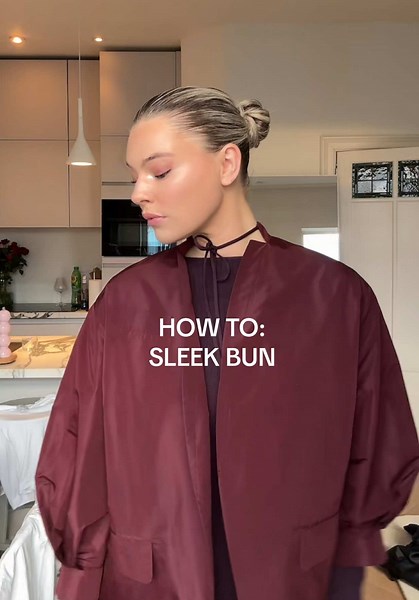 How to Create a Sleek Bun: Step-by-Step Tutorial