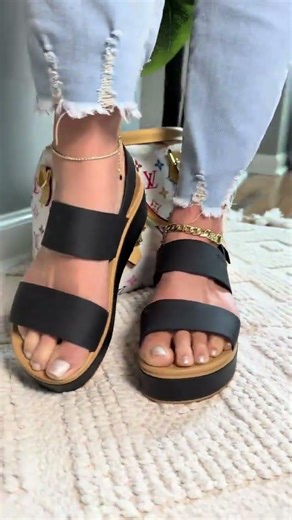 Crocs Brooklyn Low Wedge Sandals Review: The Best 2026 Dual-Strap Platform Sandals