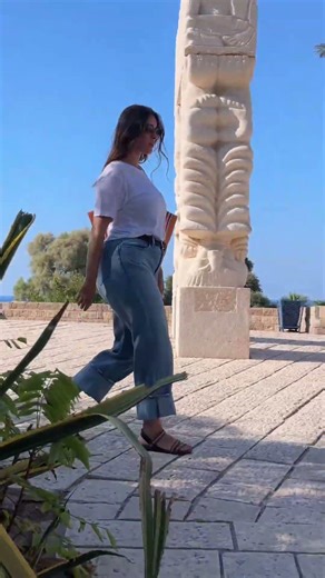 Sandals season has officially entered the chat.