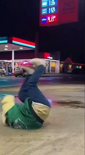 Old Lady Breakdances Like It’s 1985 💃😂