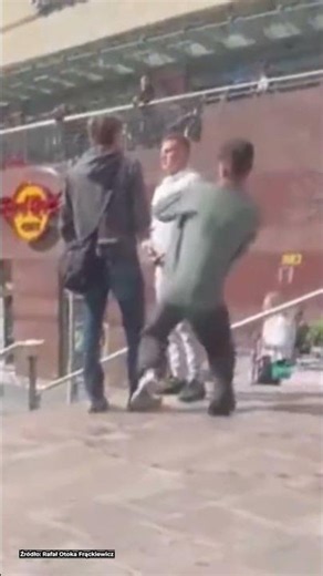 NAPAŚĆ W CENTRUM WARSZAWY POLICJA POSZUKUJE SPRAWCY