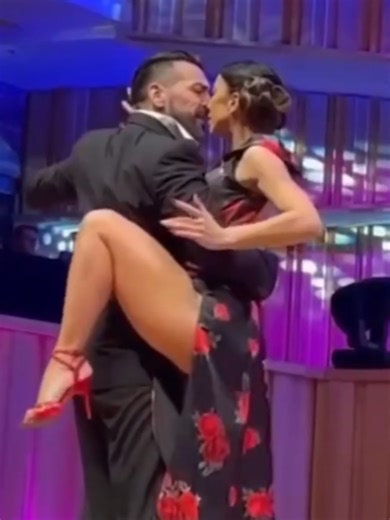 That magical moment when Constanza Vieyto & Ricardo Astrada were crowned World Tango Champions. Simply unforgettable! 🏆✨💃🕺 ​#tango #tangoworldcup #tangosalon #tangoargentino #tangobaile