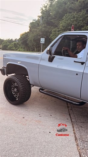 Jco’s Customz LLC 📸🎥 on Instagram: "Lifted K5 Blazer pulled out too hard sittin tall on 24’s 😮‍💨🔥🔥🔥🔥 #chevrolet #blazer #k5blazer #liftedtrucks"