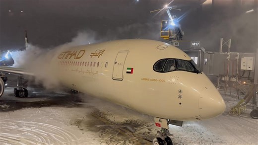 2.5M views · 12K reactions | A bit of A350-1000 deicing in the midst of a Chicago snowstorm. This is the first pass, where hot de-icing fluid is used to remove snow and ice that have built up over the time the aircraft has been on the ground. After, anti-ice fluid is applied, giving the aircraft’s leading edges and bright green hue. | Flightradar24.com | Facebook