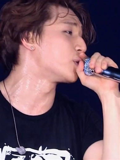 Every moment of Daesung’s performance felt magical. His voice carried so much emotion it left the crowd breathless. A truly stunning stage. @d_lable_official 🎥 themoon___stars https://youtu.be/YLuaca-WMME?si=dIIJPQPB0laqoqZa #대성 #DAESUNG #テソン #강대성 #KangDaesung