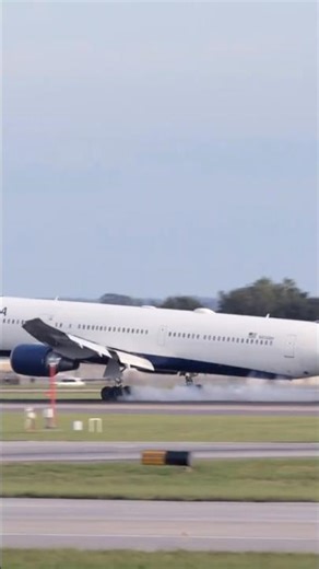 Big Boeing! Delta 767-400 touches down in Atlanta 🛬