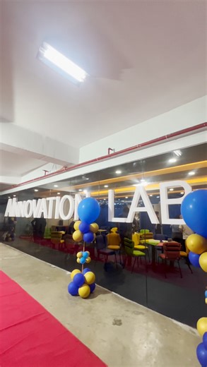 THE UNIVERSITY OF CEBU-BANILAD UNVEILS AI-INNOVATION LAB, BOOSTS AI LEARNING The University of Cebu-Banilad officially unveiled its AInnovation Lab, located on the seventh floor of UC Banilad, College Building. It is the second AI lab across UC campuses. The blessing and unveiling of this new facility coincides with the university’s bold step of introducing an Artificial Intelligence (AI) major under its Bachelor of Science in Computer Science (BSCS). The state-of-the-art facility aids in provid