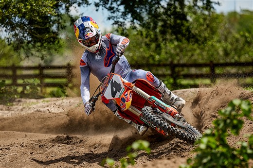 Alpinestars Releases 2025 MX Gear Line