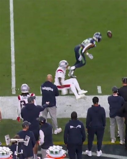 💥 3RD DOWN STOP 💥 Seahawks get the ball back up 9-0! #nfl #superbowl #highlights #seahawks #patriots