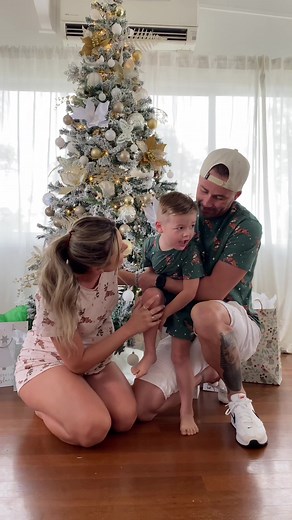 Christmas Day vlog! The last one as a fam of 3 🥹🎄🎅🏼 #christmas #aussie #momsoftiktok #vlog #grateful #motherhood #dayinmylife