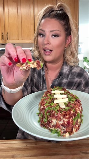 Jalapeño Popper Cheese Ball Recipe for Game Day
