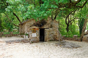 Vasta: the village in Arcadia that has one of the strangest chapels in the world, with water springing from its foundations