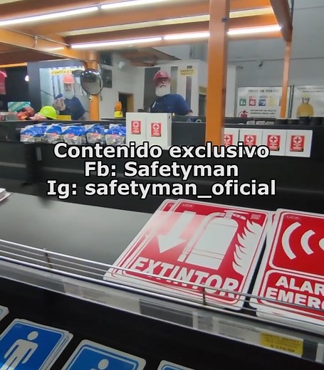 4.5K views · 346 reactions | Todos los hemos visto en algún establecimiento, pero ¿sabes qué significa que estos carteles sean azules?樂 Cada color en la señalización de seguridad tiene un significado en específico. ¡Conoce que significa el azul! | Safetyman | Facebook