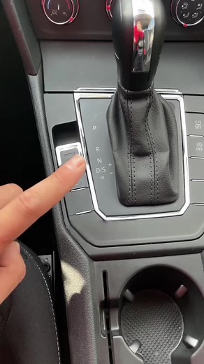 99% of drivers don’t know the correct way to drive an automatic car#car #tips #driving #carsoft #skills