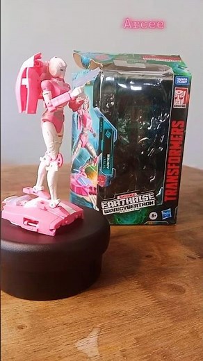 Figura Arcee - Transformers War for Cybertron: Earthrise. Hasbro Takara Tomy. #transformers #arcee