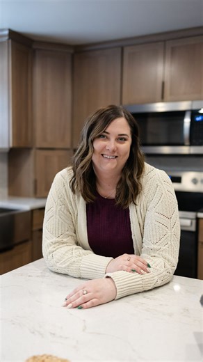 Serenity Interior Design & Decor on Instagram: "It’s time to stop dreaming and start planning! Whether you want more counter space, that coffee bar you’ve been pinning on Pinterest, or just to finally say goodbye to that outdated kitchen—it’s all possible. We bring kitchen dreams to life every single day. If you’re ready to make yours happen, the link is in bio to schedule a discovery call. Let’s talk about your kitchen renovation! ✨ #KitchenRemodel #DreamKitchen #KitchenDesign #InteriorDesign #